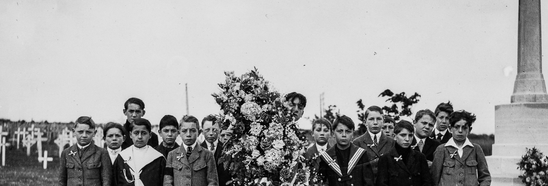 Boys of Villers-Bretonneux preparing to lay a wreath at the Cross of Sacrifice 1918, VPRS 14520/P1 Unit 1 Item 4 Black and white photo of boys at a cemetary