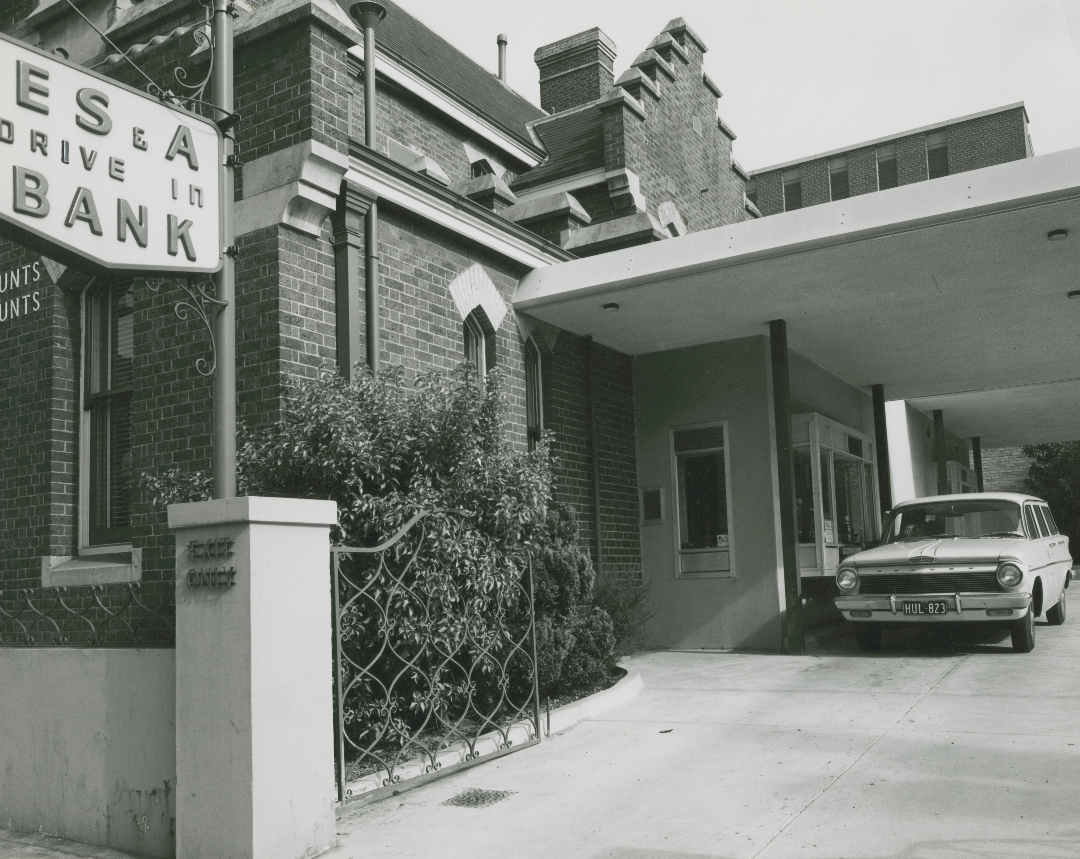 black and white photo of the ES&A Bank drive through with a white car going through